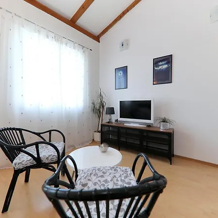 Apartment Puntamika *