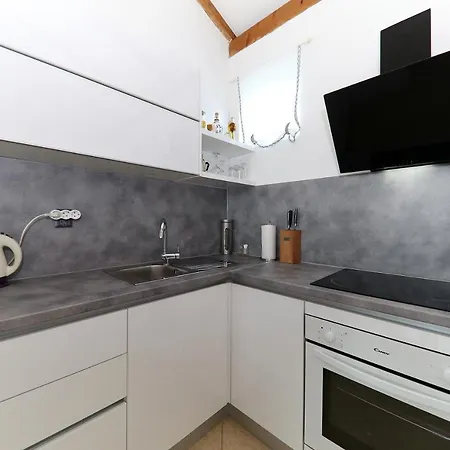 Apartment Puntamika *